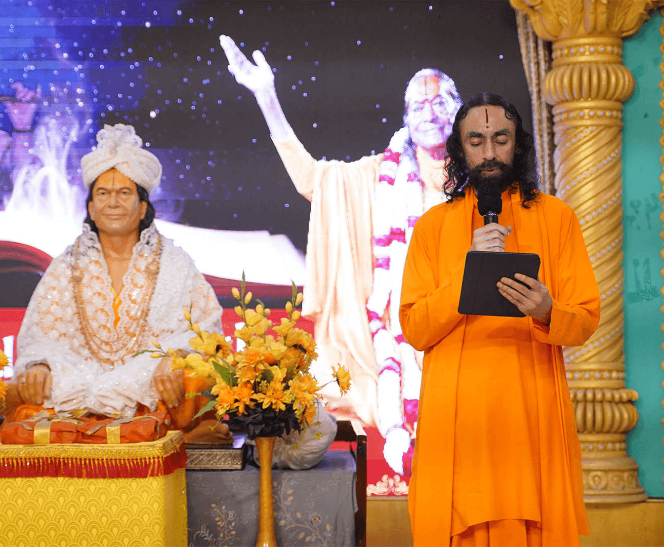One of the most magnanimous graces of Shree Krishna is when He brings the soul in contact with a true Guru.