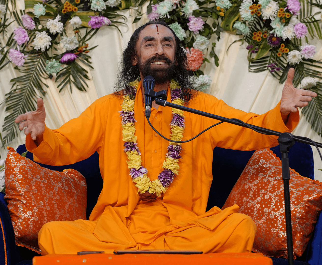 हमारे शरीर और मस्तिष्क की बनावट ऐसी है कि हम नकारात्मक बातों की ओर अधिक झुकते हैं, इसलिए बुरी घटनाएँ हमारे मन पर अच्छी घटनाओं की तुलना में अधिक गहरा असर डालती हैं।