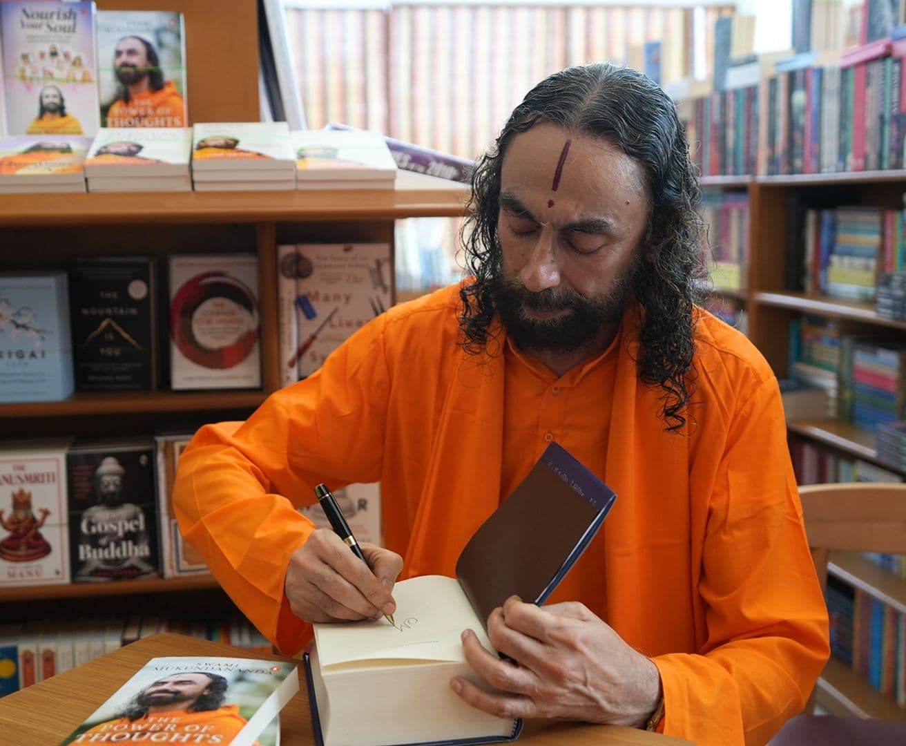 जिस तरह हम शरीर को स्वस्थ रखने के लिए समय देते हैं, उसी तरह हमें मन को स्वस्थ रखने के लिए भी समय देना चाहिए। यह काम आध्यात्मिक अभ्यास (साधना) से होता है।