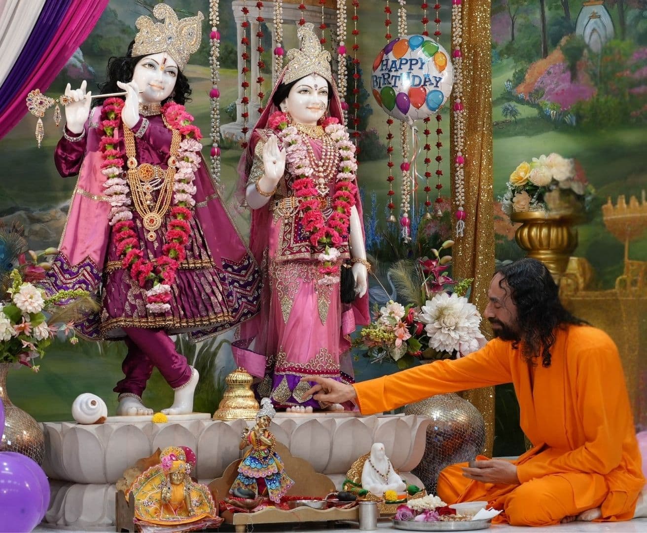 True devotees desire the happiness of God. They love Shree Krishna for His sake. And to make Him happy, they wish to serve Him with everything they have.