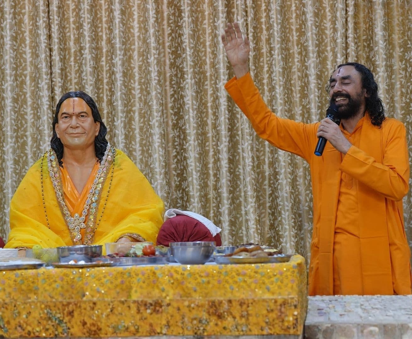 अच्छी आदतें बनाना कठिन होता है, लेकिन उनके साथ जीवन जीना आसान होता है। इसके विपरीत, बुरी आदतें आसानी से बन जाती हैं, पर बाद में जीवन को कठिन बना देती हैं।