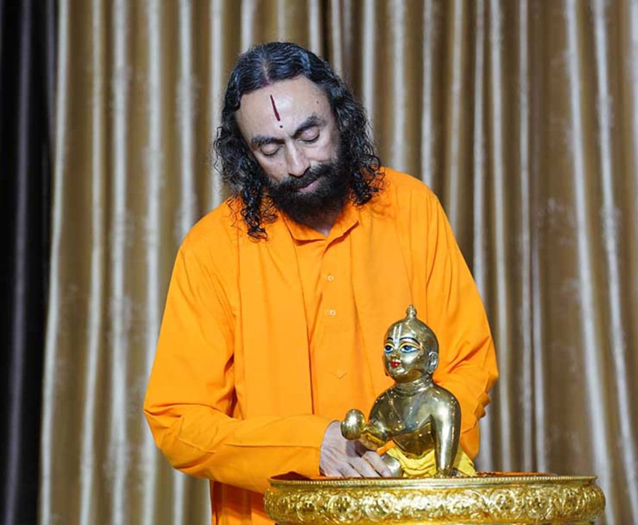 By dropping pretences and being humble in front of God and Guru, we will become the recipient of Their grace and blessings.