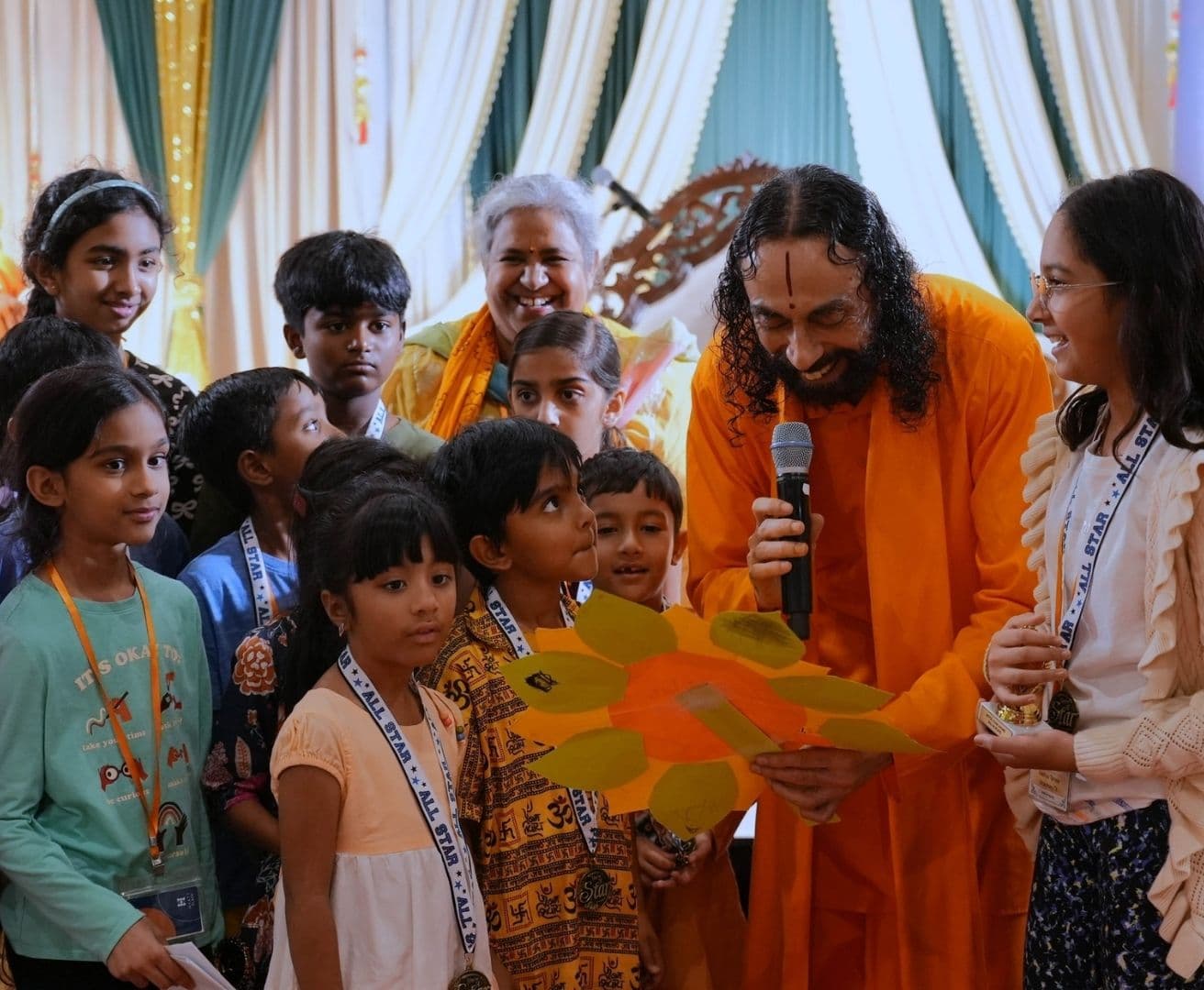 यदि बचपन से ही भक्ति आरम्भ कर दी जाए, तो जीवन और मूल्य शुरुआत से ही बदल जाते हैं। अच्छे संस्कार, साफ सोच और आंतरिक शक्ति हमें जीवनभर संभालती है। कई लोग सोचते हैं कि बुढ़ापे में भगवान को याद करेंगे पर यदि वह समय कभी आए ही नहीं तो?