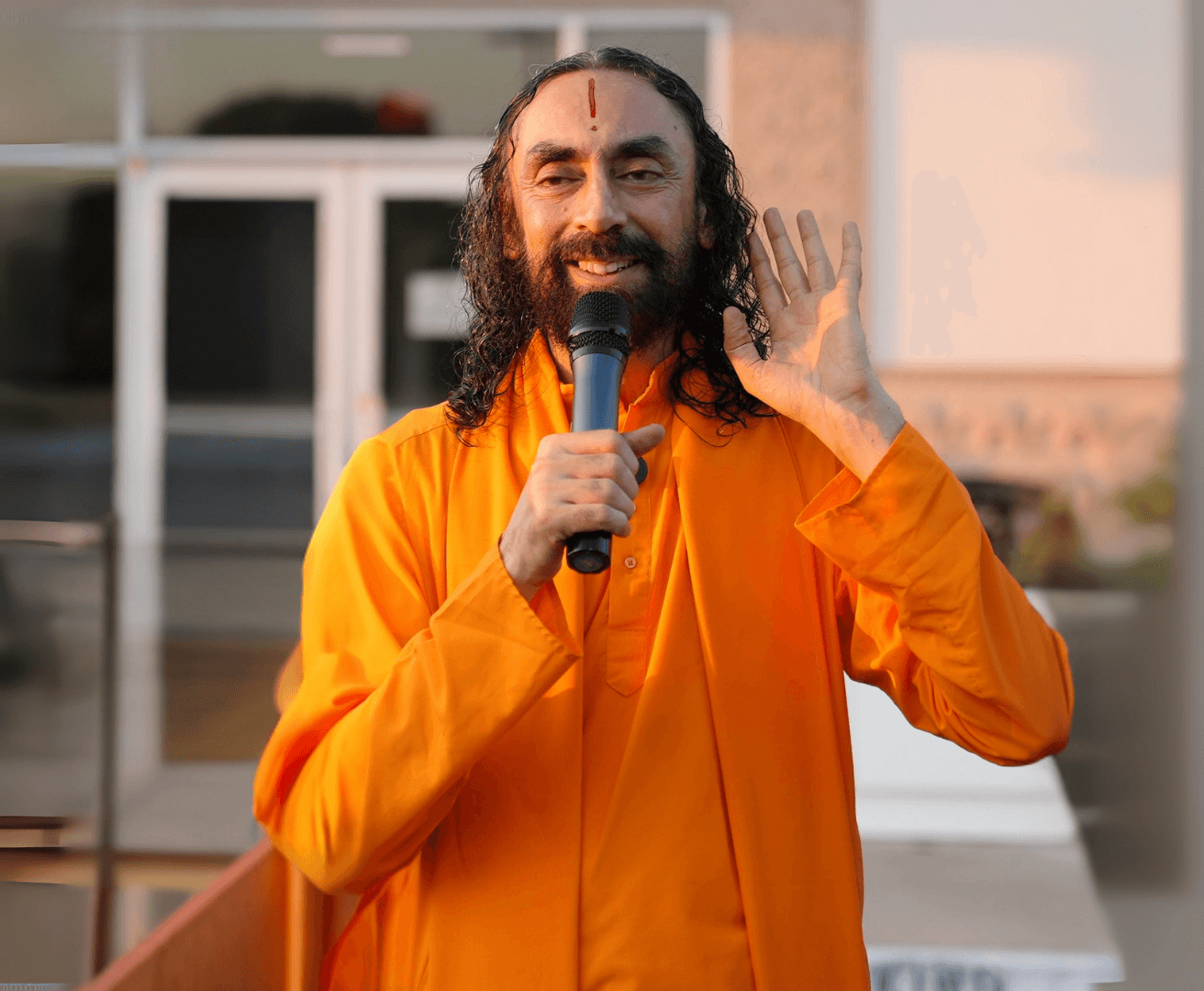 "सहनशीलता! — यही मन को वश में करने का उपाय है।
जब भी मन हमें किसी ऐसे कार्य के लिए उकसाए जो हमारे उच्च उद्देश्य के अनुकूल न हो, तो उसके वश में आने के बजाय हमें उस आवेग को सहन करना चाहिए।"