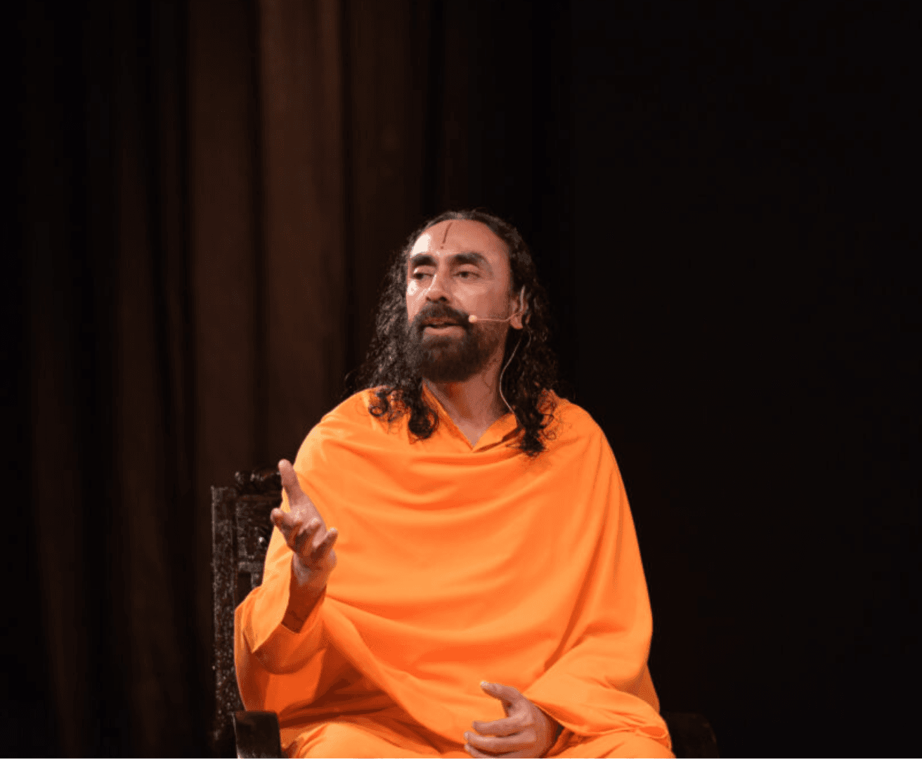 हमारे दुर्बल मन और बुद्धि अक्सर तुच्छ और निरर्थक विचारों से भर जाते हैं, जो किसी काम के नहीं होते। इस प्रवृत्ति को बदलना होगा; हमें अपने लिए उपयोगी विचार और भावनाएँ चुनना सीखना होगा।