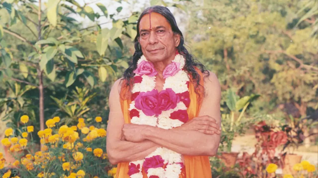 Jagadguru Shree Kripaluji Maharaj Absorption in Divine Love