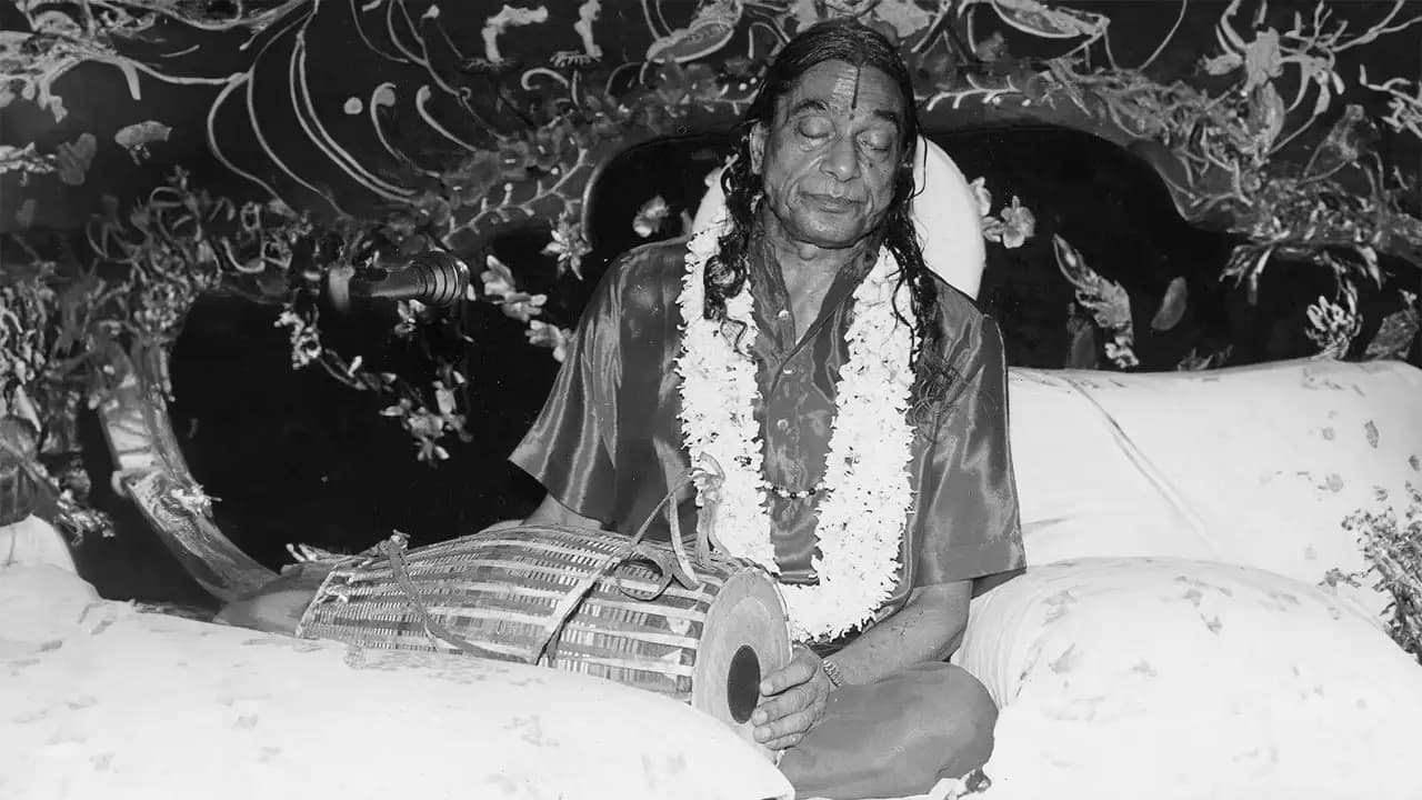 Jagadguru Shree Kripaluji Maharaj Absorption in Divine Love